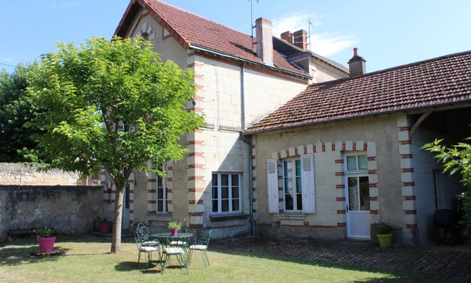 Le Puy-Notre-Dame Cabaña | Casa Castillo Paleine