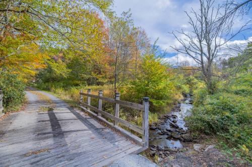 Damascus Casa | Cottage on Creeper Trail with Wide Open Acreage