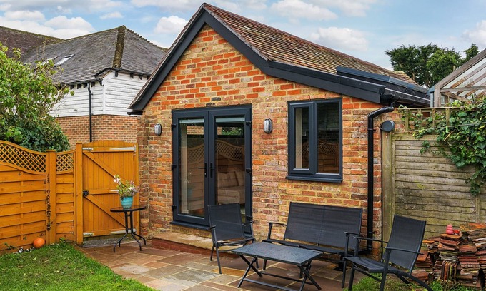 Woodchurch Cabaña | Cottage set in the heart of award-winning village
