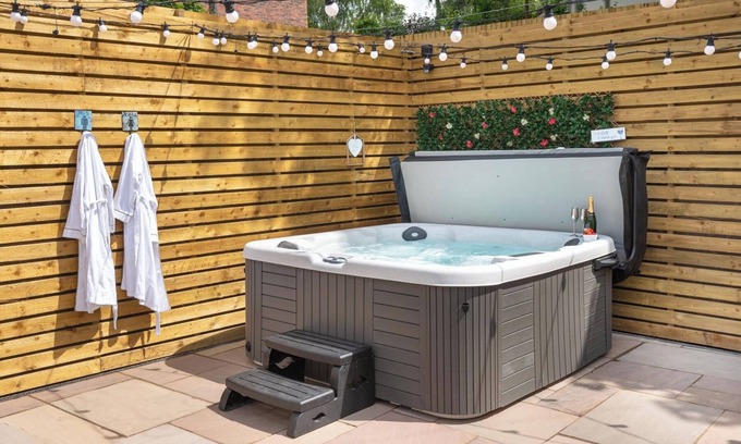 Hethersgill Cabaña | Cottage - Sleeps 4, hot tub & pet friendly