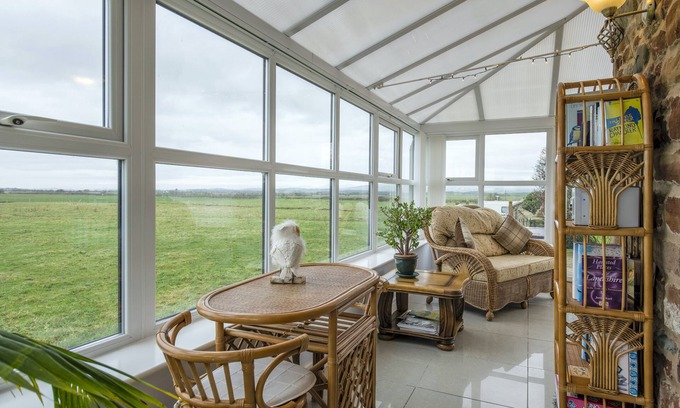 Lancaster Cabaña | Cottage - Sleeps 4 - Hot Tub - Garden - Parking