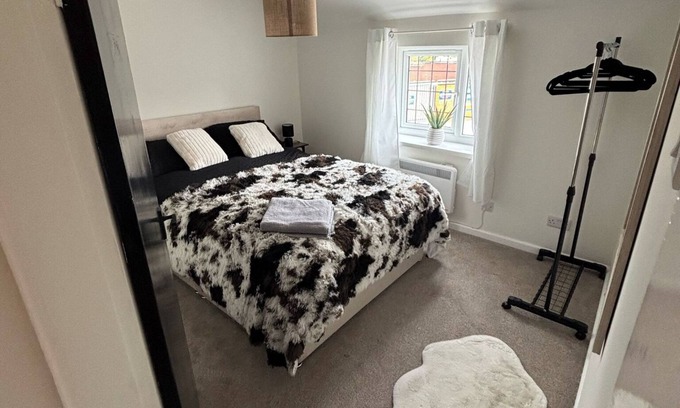 Middlewich Cabaña | Cottage - Sleeps 4 - Pets Ok - Patio - Parking