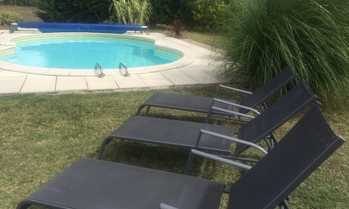 Mortagne-sur-Gironde Cabaña | Cottage con piscina privada climatizada, 15 minutos a la playa más cercana