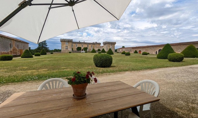 Cherves-Richemont Cabaña | Casa rural con 3 habitaciones, jardín privado, 12 bicicletas, cerca de Cognac