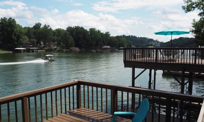 Lynn Garden Cabaña | Cottage with Lake Views Hot Tub and Dock