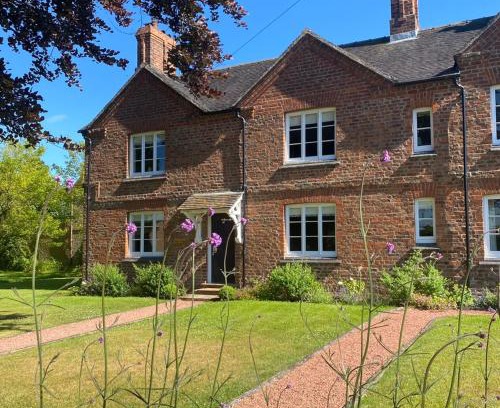 Wollerton Casa | Cottage with log burner and hot tub in shropshire