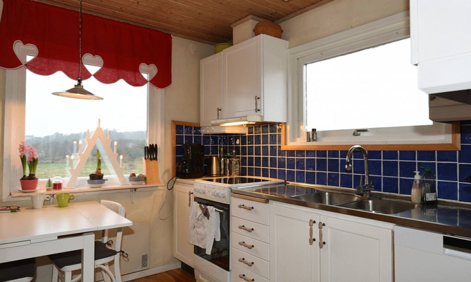 Lycke Casa | Cottage with sea view near Marstrand | SE09030