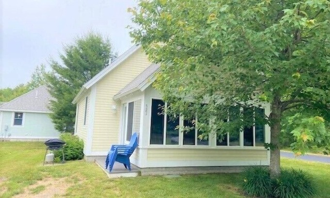 Summer Village Cabaña | Cottages at Summer Village, fully furnished cottage, Wi-fi, heated pools, hot tub