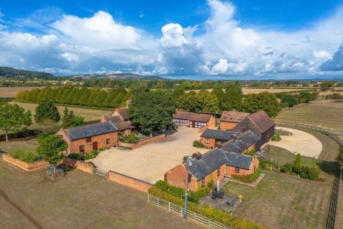 Mangotsfield Casa | Cotton Farm Estate - 4 Cottages Sleeps 16