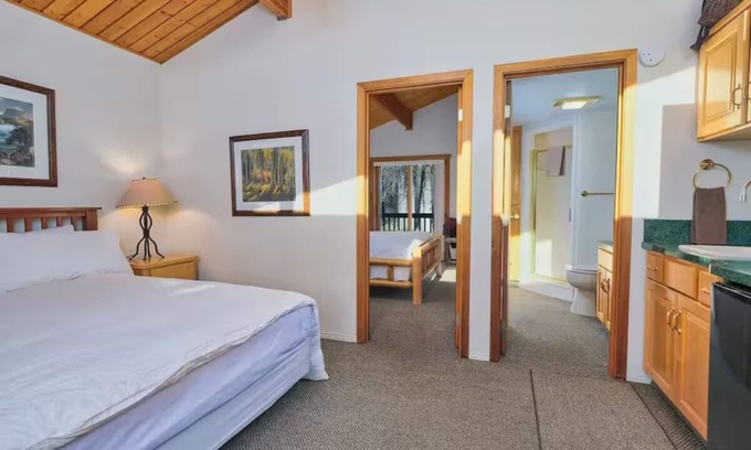 Swan Valley Apartamento | Cottonwood cabin next to Pond