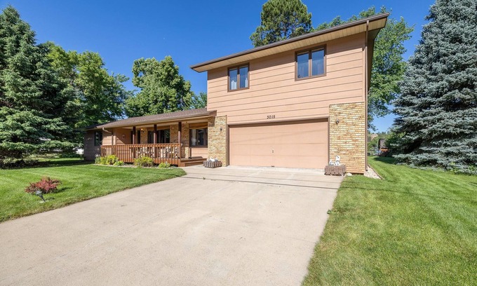 Rapid City Casa | Cougar Lodge Vacation Home Thirty Minutes from Mt Rushmore - In Rapid City On Canyon Lake Thirty Minutes from Mt Rushmore