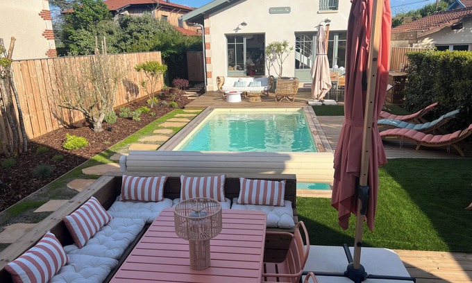 Andernos-les-Bains Casa | Couleurs Bassin" villas 50 m from the beach. 6 bedrooms - 11 beds - 6 bathrooms.