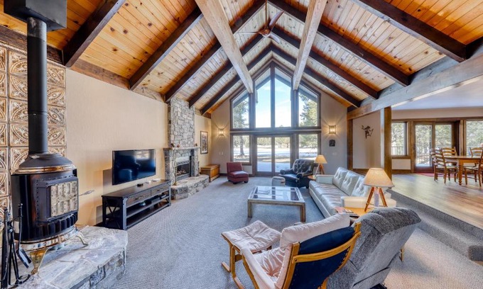 South Lake Tahoe Casa | Country Club Retreat