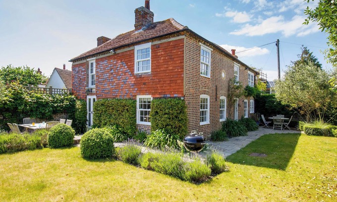 Sidlesham Casa | Country cottage in pretty village / quay views
