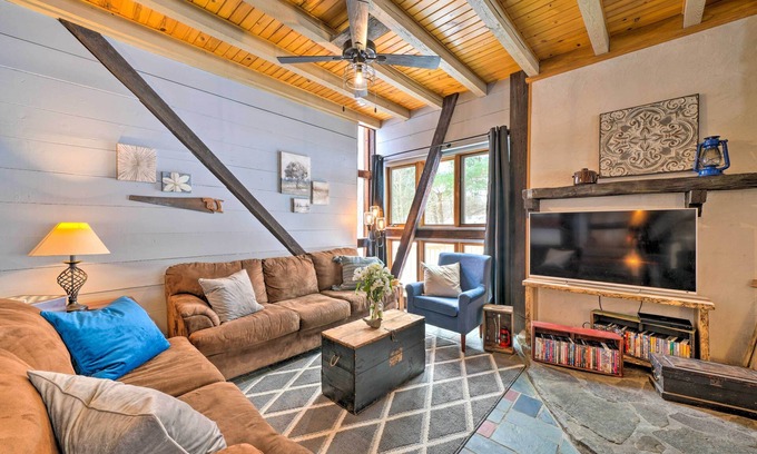 Cambridge Springs Casa | Country Escape w/ Fire Pit Near French Creek!