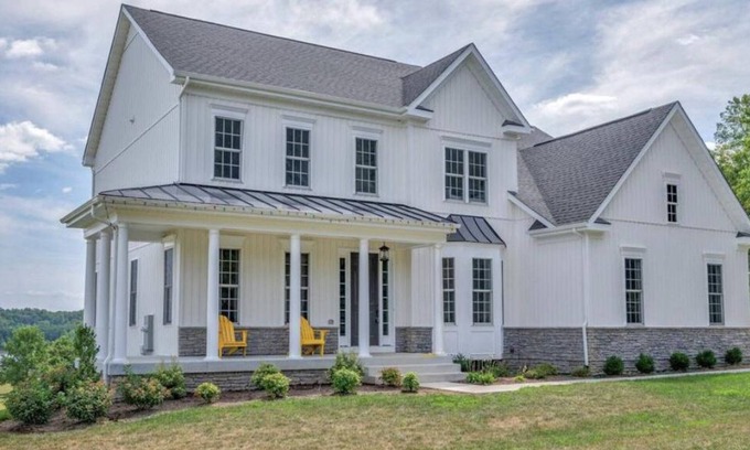 Fredericksburg Casa | Country Farm House on 5 Acres w/ Lake Views: Peace- Off the Beaten Path