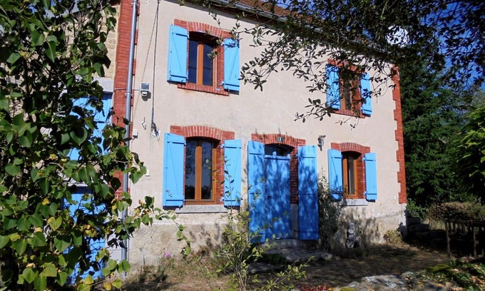 Saint-Julien-la-Genete Casa | Estancia en el campo con tus mascotas