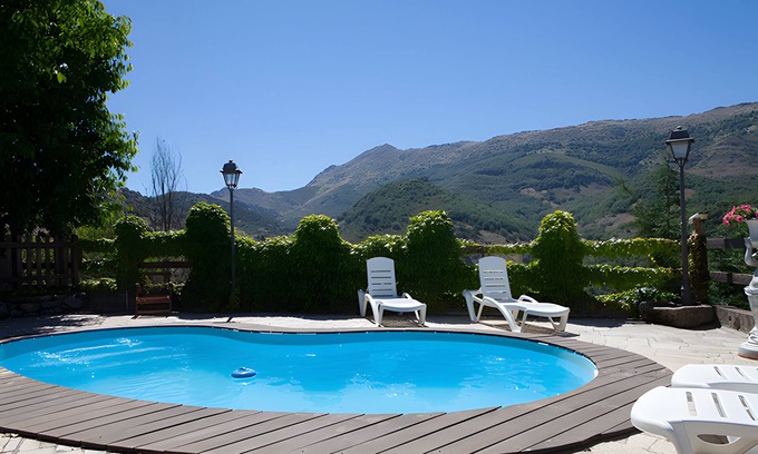 Fuentes de Penacorada Casa | Casa de campo 'La Majada de Peñacorada' con vistas a la montaña, piscina privada y Wi-Fi