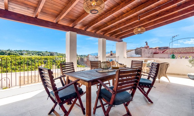 Sanet y Negrals Casa | Casa rural 'Uelo' con vistas a la montaña, Wi-Fi y aire acondicionado