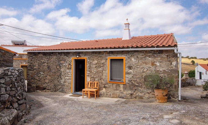Gioes Casa | Country House 'Casa Das Colmeias' with Mountain View, Wi-Fi and Air Conditioning