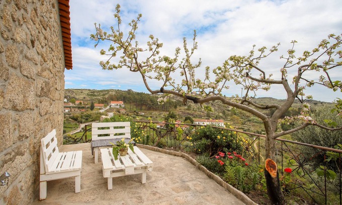 Sortelha Casa | Casa de Campo 'Casa do Avô - Alojamiento Sortelha' con Jardín Privado, Wi-Fi y Aire Acondicionado