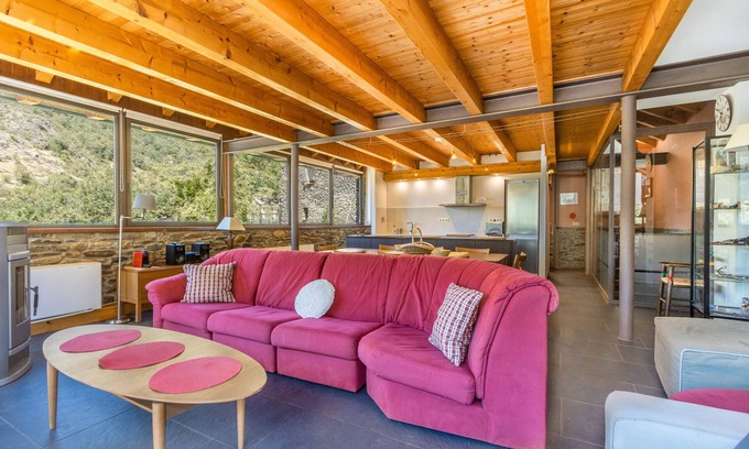 Tavascan Casa | Casa rural 'Casa Guillem 2' con vistas al lago, Wi-Fi y aire acondicionado