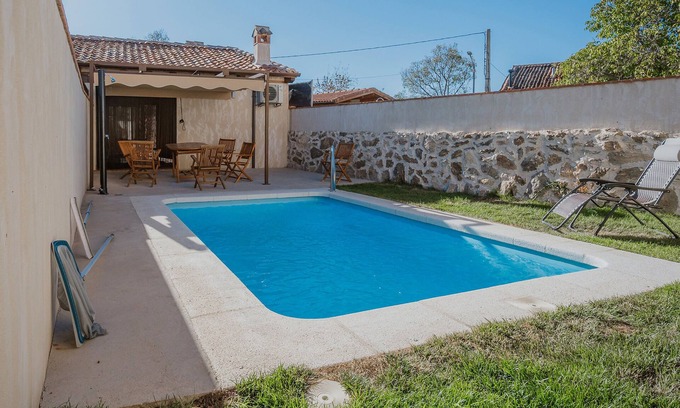 Aldeasaz Casa | Casa rural 'El Rincon' con vistas a la montaña, Wi-Fi y aire acondicionado