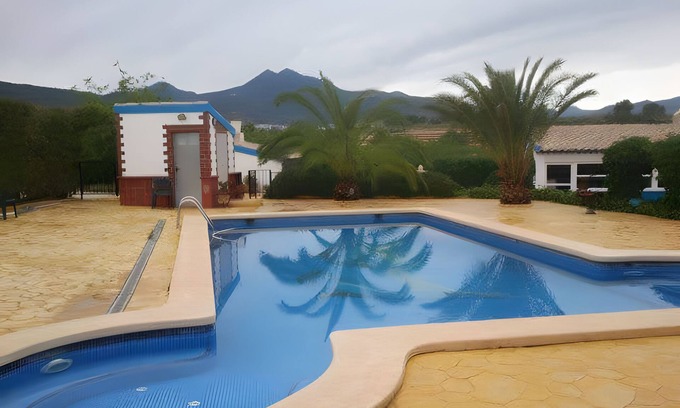 Moratalla Villa | Casa rural 'El Serrano' con vistas a la montaña, Wi-Fi y aire acondicionado