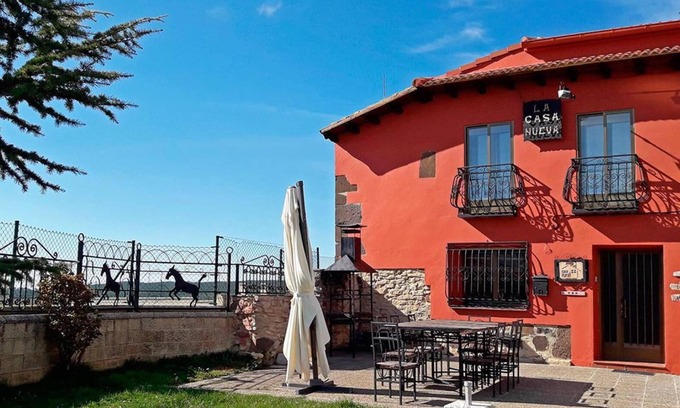 Abejar Casa | Casa rural 'La Casa Nueva Pequeña' con terraza privada, Wi-Fi y aire acondicionado