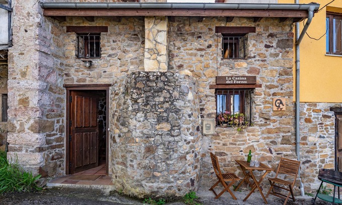 Pravia Casa | Casa rural 'La Casina Del Fornu' con vistas a la montaña y jardín privado