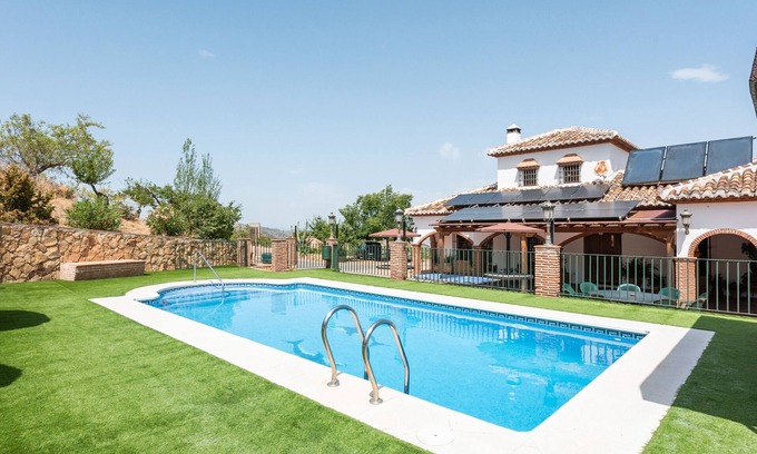 Colmenar Casa | Casa rural 'Piedras Blancas' con vistas a la montaña, piscina privada y Wi-Fi