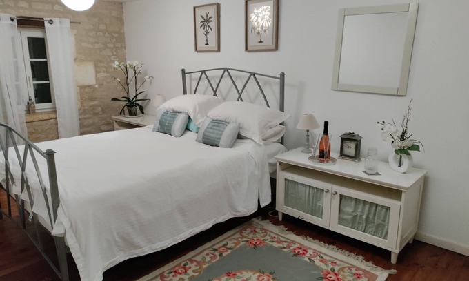 Barbezieres Otro | Gran casa de campo / villa, piscina privada, con jardín cerrado.