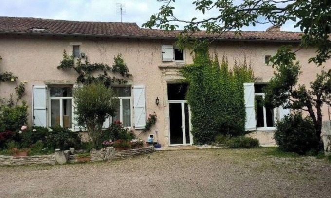 Riberac Villa | Terre Happy – Casa de campo con piscina compartida en Ribérac