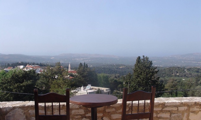 Margarites Casa | Casa rural 'Vila Aloni' con terraza privada, Wi-Fi y aire acondicionado