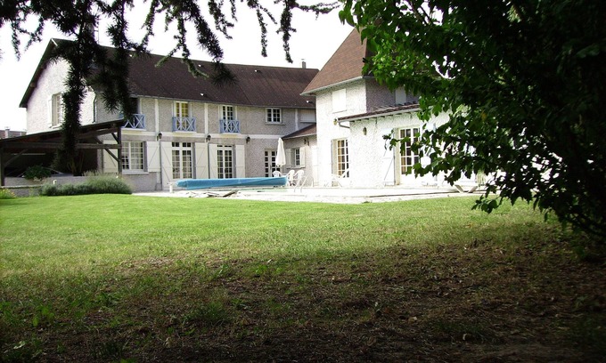 Bonnelles Casa | Country house with swimming pool, fitness, billiards, badminton, table tennis