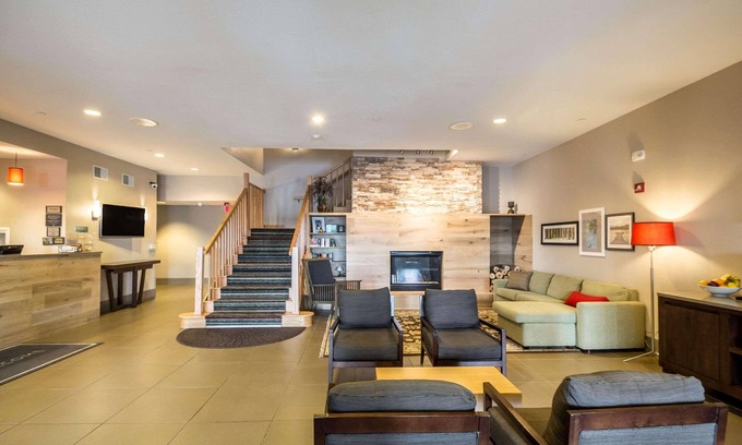 Fond du Lac Hotel | Country Inn & Suites by Radisson, Fond du Lac, WI