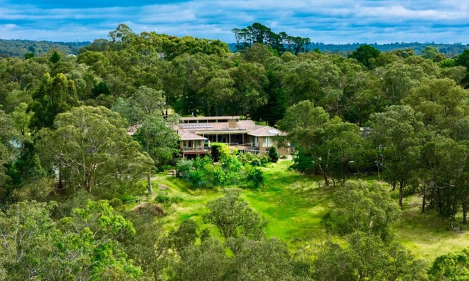 Wonga Park Casa | Country Retreat 3 Cottages | Pool | Mountain Views