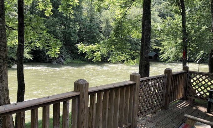 Murphy Casa | Country River Cabin