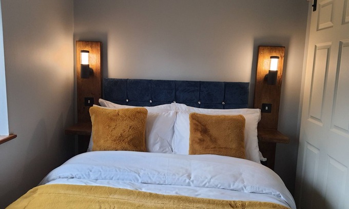 Norwich Casa | Country style, 2 bedroom house, private parking, city location