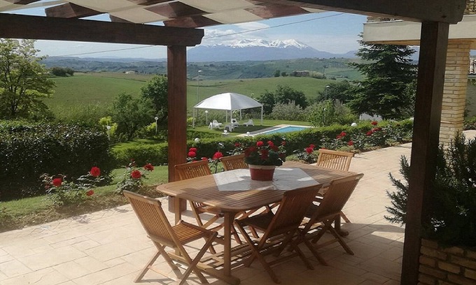 Citta Sant'Angelo Casa | Casa de campo de lujo con piscina - capacidad para 13 a 22 personas