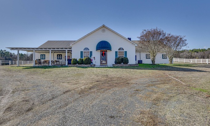 North Carolina Piedmont Cabina | Countryside Cabin Rental ~ 10 Mi to Wadesboro!