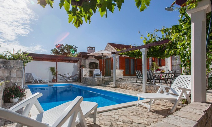 Cove Donja Krusica (Donje selo) Villa | Villa rústica para 6 personas con piscina privada en la isla de Solta.