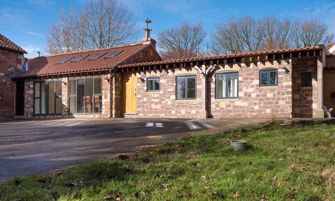 Belluton Apartamento | Countryside retreat with stunning views & pool