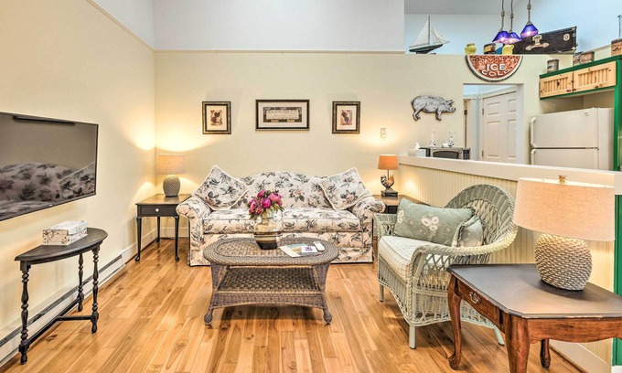 Frankfort Apartamento | Couple's Haven in Frankfort by Lake, Trails & Dtwn