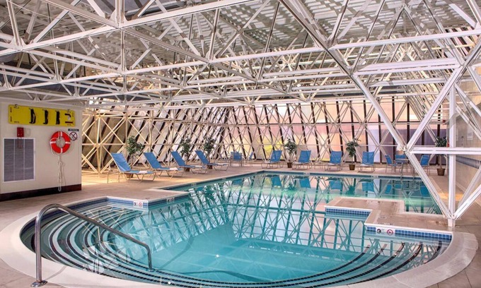 South Portland Hotel | Couple Stay Right Next to I-95 w/ Complimentary Breakfast | Indoor Pool