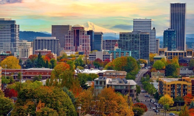 Parkrose Casa | Couple’s Escape! Two Comfy Unit, Pool and Fitness Center