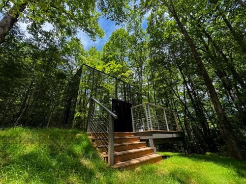 Balsam Grove Casa | Couples Mirror Cabin -Looking Glass at Valley Bear Farms Resort