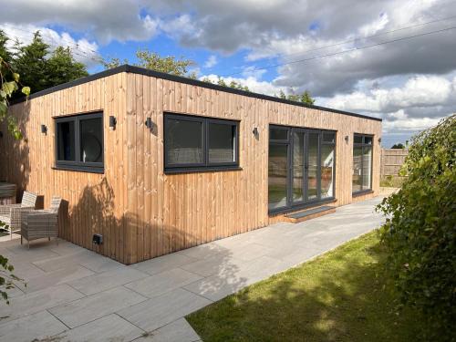 Hadlow Casa | Court Lane Stables - Premium Rural Retreat with Hot Tub