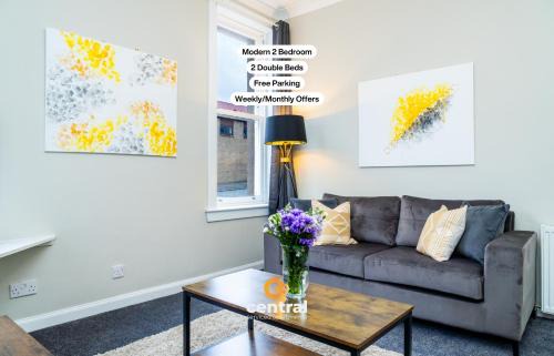 Murthill Apartamento | Court Street by CENTRAL SERVICED APARTMENTS - 2 Bedroom - Ground Floor - Modern - Sleeps 4 - 2 x Double Beds - Free Street Parking - Fully Equipped - Short & Long Term Stays Available - Contact Us for your Requirements