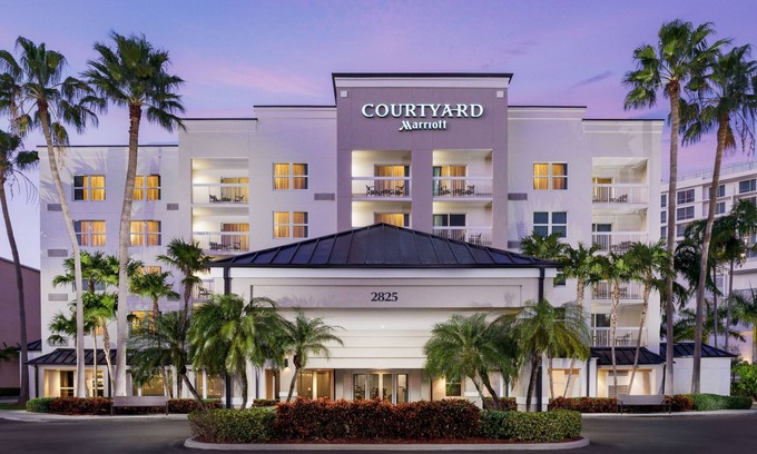 Aventura Hotel | Courtyard by Marriott Aventura Mall